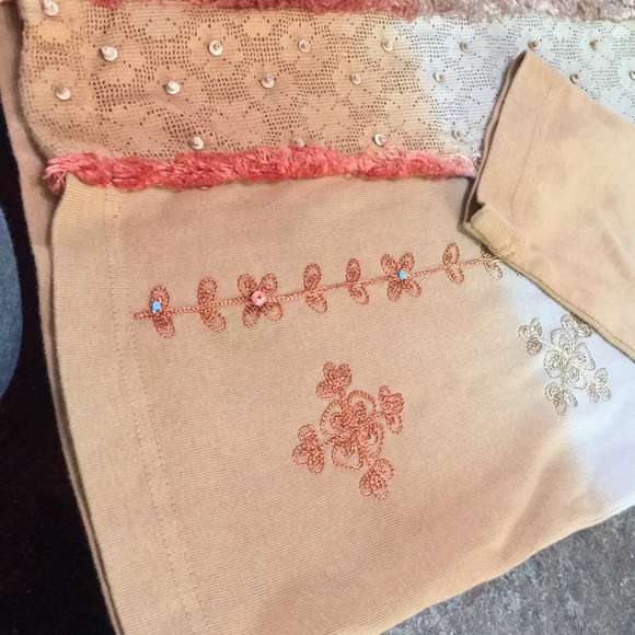 Multiples scoop neck Too. Embossed front, 3/4 Sleeve. Size small - Picture 12 of 13